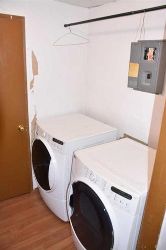 5022 49 Street, Berwyn, AB - Indoor Photo Showing Laundry Room