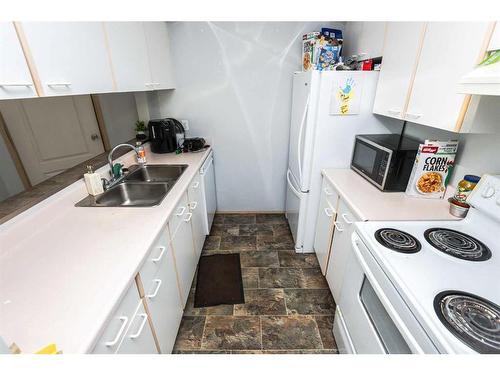 306-10405 99 Avenue, Grande Prairie, AB - Indoor Photo Showing Kitchen With Double Sink