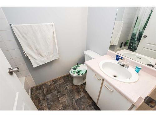 306-10405 99 Avenue, Grande Prairie, AB - Indoor Photo Showing Bathroom