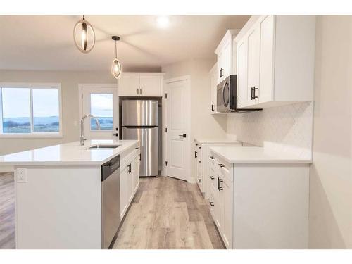 9650 Hillcrest Drive, Grande Prairie, AB - Indoor Photo Showing Kitchen With Upgraded Kitchen