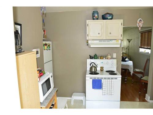 10115 105 Avenue, Peace River, AB - Indoor Photo Showing Kitchen