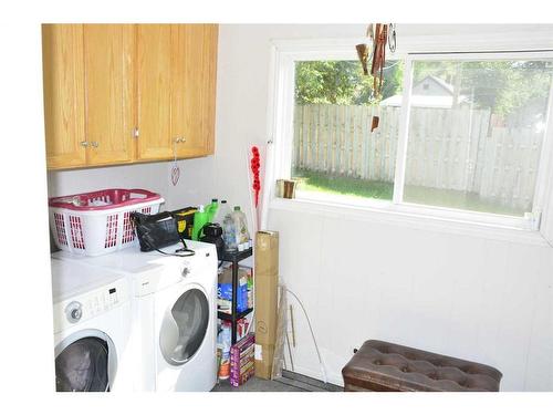 10115 105 Avenue, Peace River, AB - Indoor Photo Showing Laundry Room