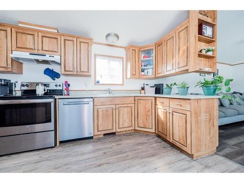 8601 90 Street, Grande Prairie, AB - Indoor Photo Showing Kitchen