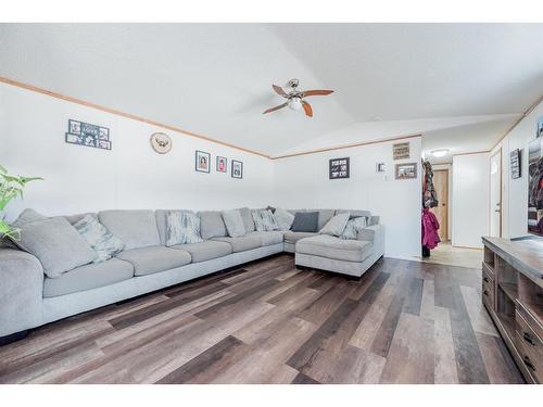 8601 90 Street, Grande Prairie, AB - Indoor Photo Showing Living Room