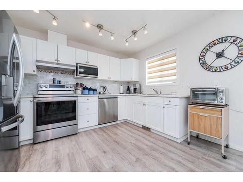 106-9105 91 Street, Grande Prairie, AB - Indoor Photo Showing Kitchen