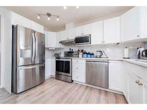 106-9105 91 Street, Grande Prairie, AB - Indoor Photo Showing Kitchen