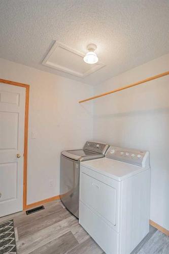 9110 136 Ave, Peace River, AB - Indoor Photo Showing Laundry Room