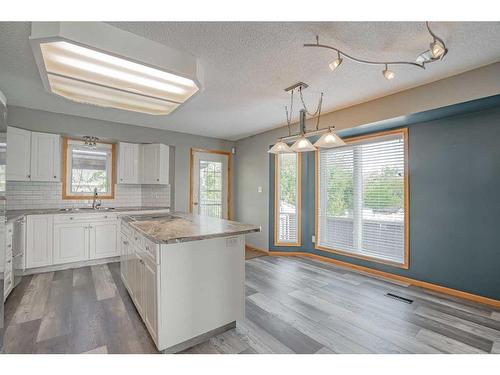 9110 136 Ave, Peace River, AB - Indoor Photo Showing Kitchen