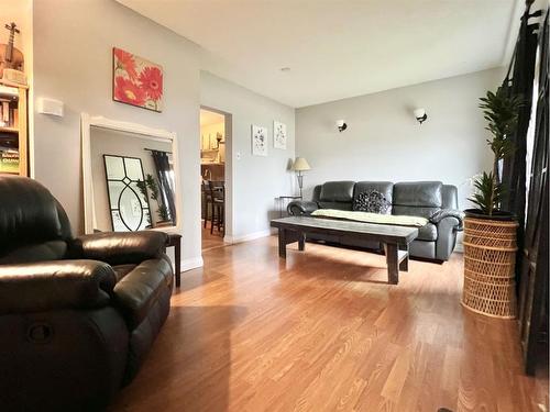 9324 104 Avenue, Grande Prairie, AB - Indoor Photo Showing Living Room