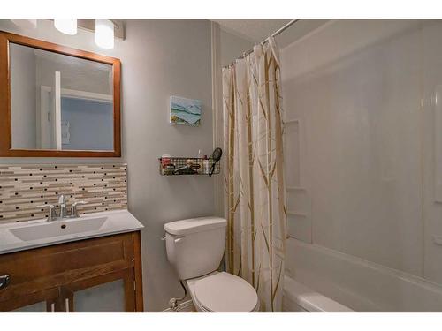 4209 56 Street, Grimshaw, AB - Indoor Photo Showing Bathroom