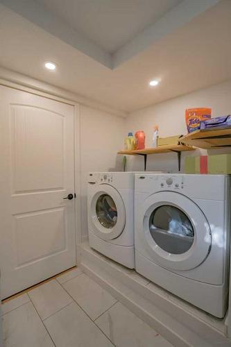 4209 56 Street, Grimshaw, AB - Indoor Photo Showing Laundry Room