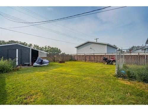 4209 56 Street, Grimshaw, AB - Outdoor With Backyard