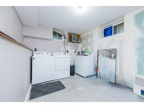 10023 94 Avenue, Grande Prairie, AB - Indoor Photo Showing Laundry Room