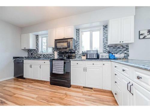 10023 94 Avenue, Grande Prairie, AB - Indoor Photo Showing Kitchen