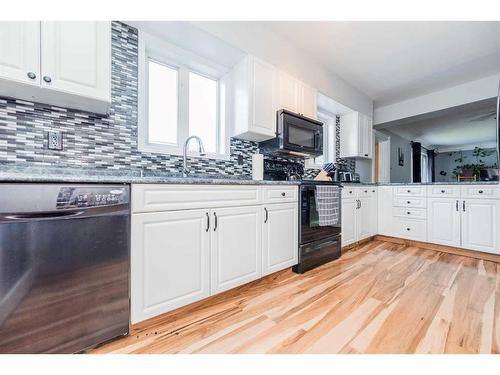 10023 94 Avenue, Grande Prairie, AB - Indoor Photo Showing Kitchen