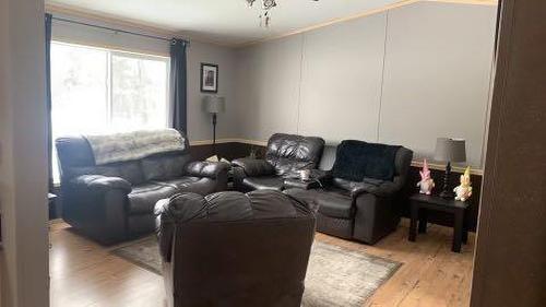 5701 River Road, Fort Vermilion, AB - Indoor Photo Showing Living Room