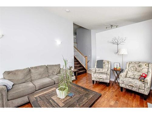 7701 114 Street, Grande Prairie, AB - Indoor Photo Showing Living Room