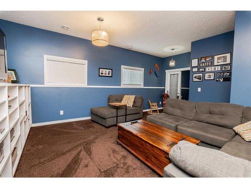 7701 114 Street, Grande Prairie, AB - Indoor Photo Showing Living Room