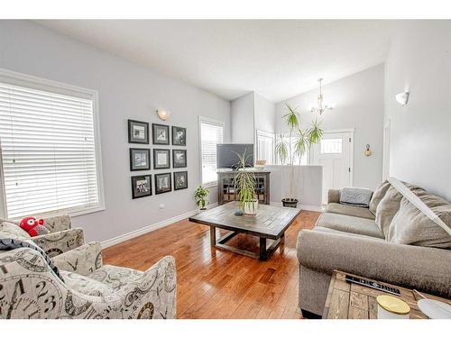 7701 114 Street, Grande Prairie, AB - Indoor Photo Showing Living Room