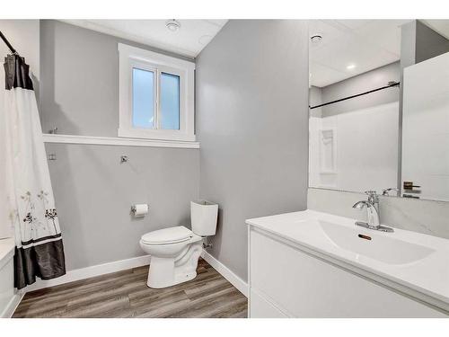 10450 131 Avenue, Grande Prairie, AB - Indoor Photo Showing Bathroom