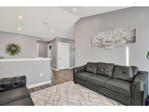 10450 131 Avenue, Grande Prairie, AB - Indoor Photo Showing Living Room