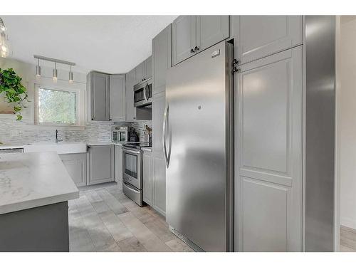 9505 78 Avenue, Grande Prairie, AB - Indoor Photo Showing Kitchen With Upgraded Kitchen