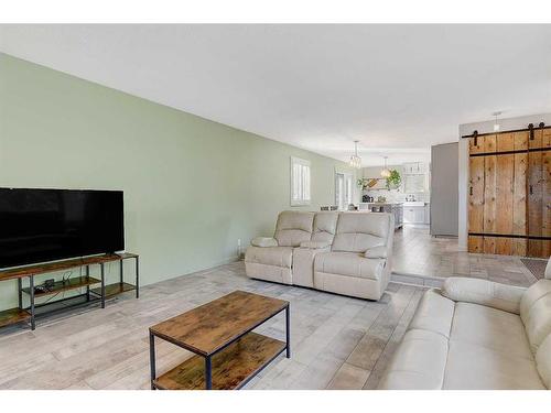 9505 78 Avenue, Grande Prairie, AB - Indoor Photo Showing Living Room