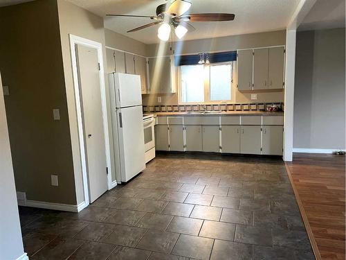 8222 96 Street, Peace River, AB - Indoor Photo Showing Kitchen