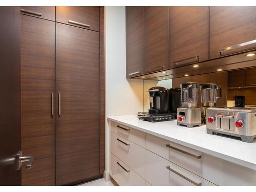 8218 Willow Wood Court, Rural Grande Prairie No. 1, County Of, AB - Indoor Photo Showing Kitchen