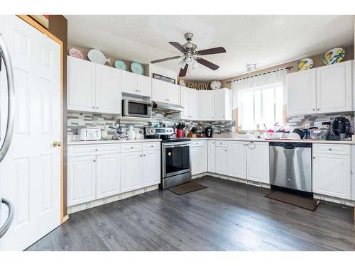 #B-9211 101 Avenue, Grande Prairie, AB - Indoor Photo Showing Kitchen