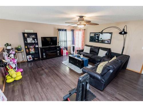 #B-9211 101 Avenue, Grande Prairie, AB - Indoor Photo Showing Living Room