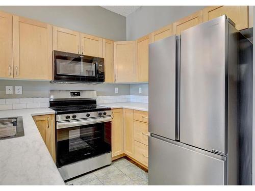 223-12330 102 Street, Grande Prairie, AB - Indoor Photo Showing Kitchen