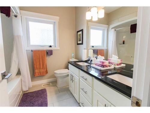 7825 Oxford Road, Rural Grande Prairie No. 1, County Of, AB - Indoor Photo Showing Bathroom