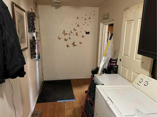 4912 49 Avenue, Grimshaw, AB - Indoor Photo Showing Laundry Room