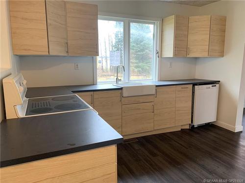 76315 Hwy 679 Highway, High Prairie, AB - Indoor Photo Showing Kitchen