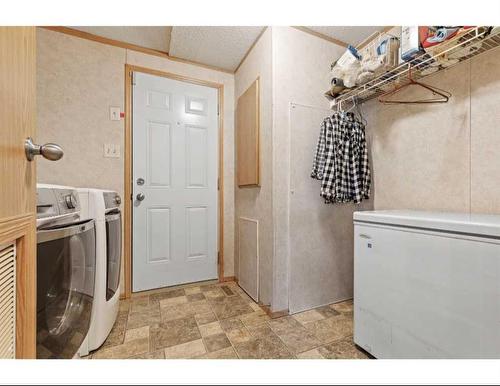 8902 91 Street, Grande Prairie, AB - Indoor Photo Showing Laundry Room