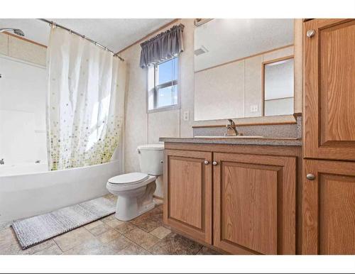 8902 91 Street, Grande Prairie, AB - Indoor Photo Showing Bathroom