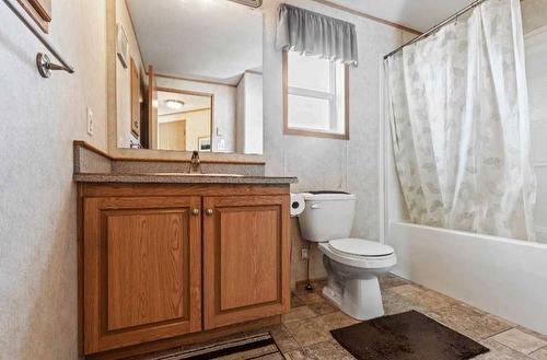 8902 91 Street, Grande Prairie, AB - Indoor Photo Showing Bathroom