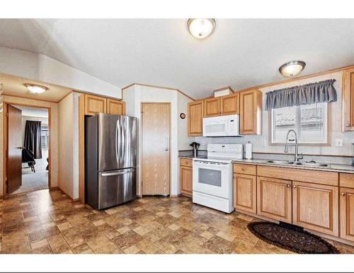 8902 91 Street, Grande Prairie, AB - Indoor Photo Showing Kitchen With Double Sink