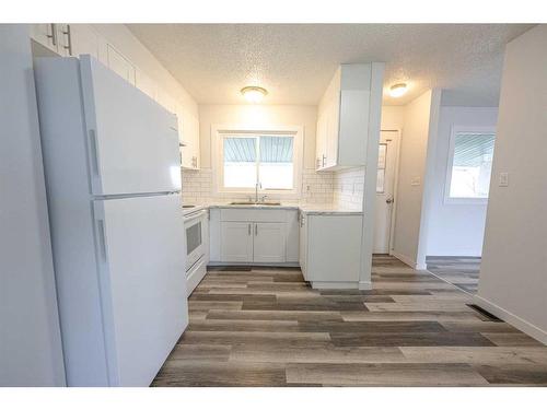 9737 117 Avenue, Grande Prairie, AB - Indoor Photo Showing Kitchen