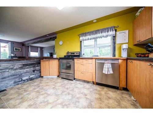 792046 Hwy 2, Rycroft, AB - Indoor Photo Showing Kitchen