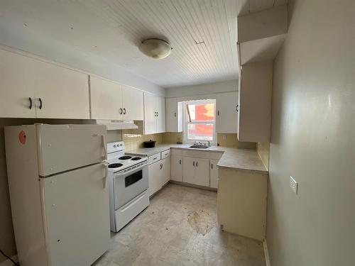 #1, 11019 99 Street, Peace River, AB - Indoor Photo Showing Kitchen