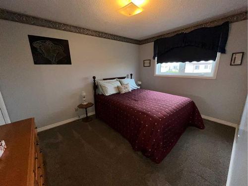 9705 103 Street, Nampa, AB - Indoor Photo Showing Bedroom