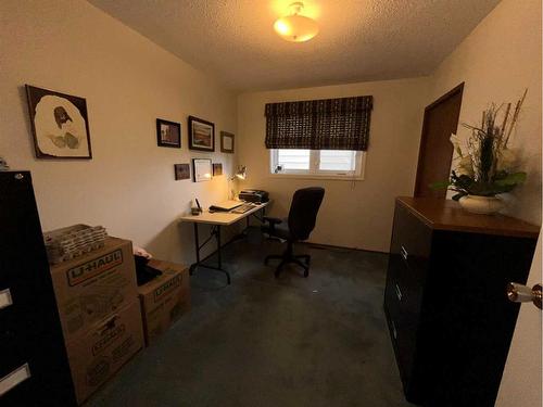 9705 103 Street, Nampa, AB - Indoor Photo Showing Office