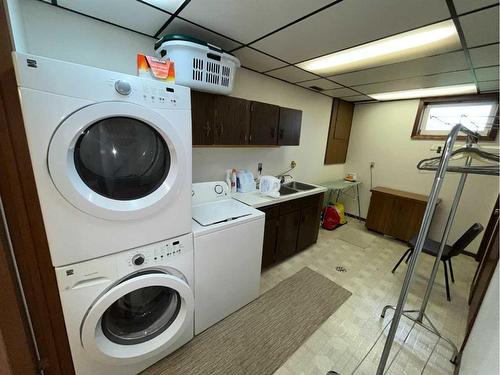 9705 103 Street, Nampa, AB - Indoor Photo Showing Laundry Room