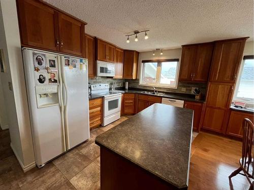 9705 103 Street, Nampa, AB - Indoor Photo Showing Kitchen With Double Sink