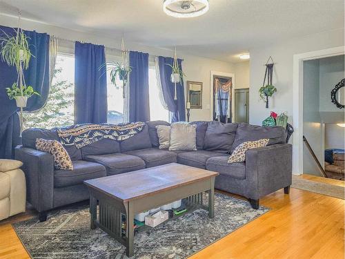 9705 105Th Street, Grande Cache, AB - Indoor Photo Showing Living Room