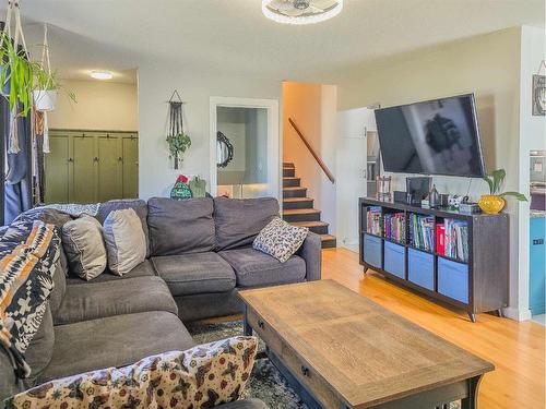 9705 105Th Street, Grande Cache, AB - Indoor Photo Showing Living Room