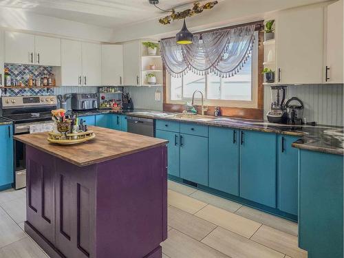 9705 105Th Street, Grande Cache, AB - Indoor Photo Showing Kitchen