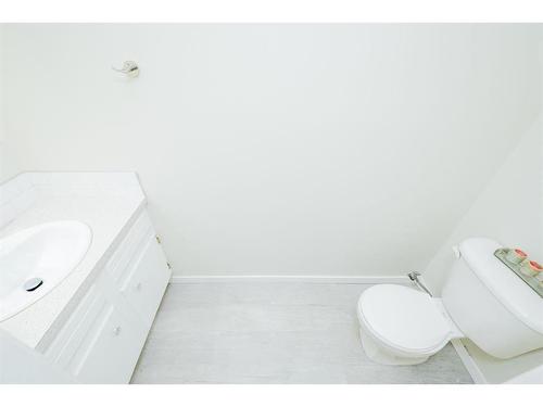 9832 81 Avenue, Grande Prairie, AB - Indoor Photo Showing Bathroom